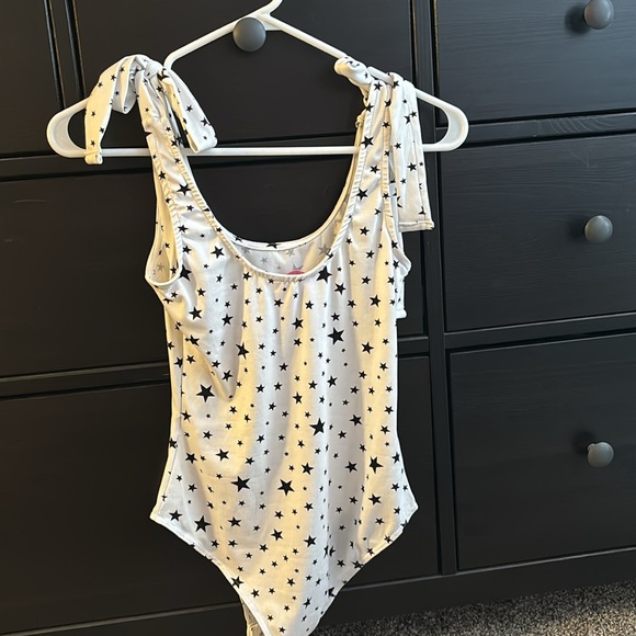 Star-Patterned White bodysuit - Picture 2 of 4